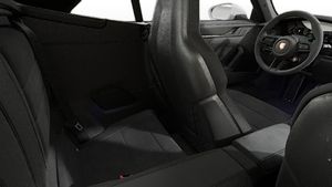 Vue de l'intérieur montrant les sièges arrière de 911 Carrera GTS Cabriolet