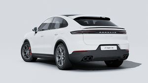 Vue extérieure de Cayenne S E-Hybrid Coupé montrant l'arrière et le côté gauche de la voiture