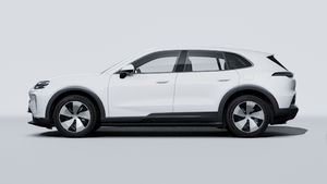 Vue extérieure de Cayenne Electric montrant le côté gauche de la voiture