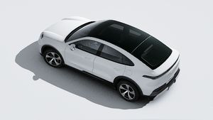 Exterior view of Cayenne S Coupé Electric seen from above