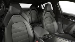 Interior view showing the front seats of Panamera 4 E-Hybrid