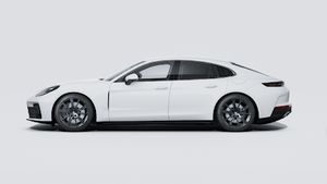 Exterior view of Panamera 4 E-Hybrid showing the left side of the car