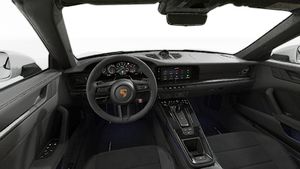Widok wnętrza przedstawiający kierownicę i deskę rozdzielczą 911 Carrera GTS Cabriolet