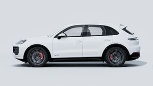 Widok zewnętrzny Cayenne GTS przedstawiający lewą stronę samochodu
