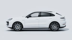 Widok zewnętrzny Cayenne E-Hybrid Coupé Black Edition przedstawiający lewą stronę samochodu
