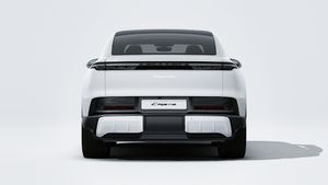 Widok zewnętrzny Cayenne S Coupé Electric przedstawiający tył samochodu