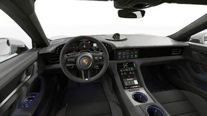 Widok wnętrza przedstawiający kierownicę i deskę rozdzielczą Taycan GTS Sport Turismo