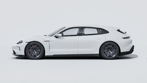 Widok zewnętrzny Taycan GTS Sport Turismo przedstawiający lewą stronę samochodu
