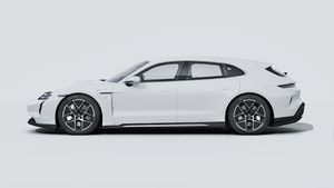 Widok zewnętrzny Taycan Turbo Sport Turismo przedstawiający lewą stronę samochodu