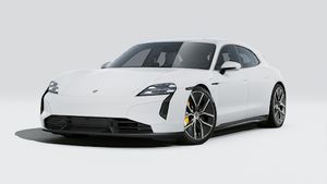 Widok zewnętrzny Taycan Turbo S Sport Turismo przedstawiający przód i lewą stronę samochodu