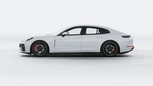 Widok zewnętrzny Panamera GTS przedstawiający lewą stronę samochodu