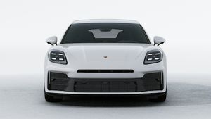 Widok zewnętrzny Panamera 4S E-Hybrid przedstawiający przód samochodu