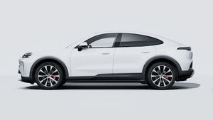 Exterior view of Cayenne S Coupé Electric showing the left side of the car
