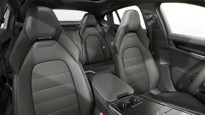 Interior view showing the front seats of Panamera 4 E-Hybrid