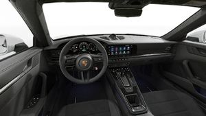 Vista interior, mostrando o volante e o painel de instrumentos de 911 Targa 4 GTS