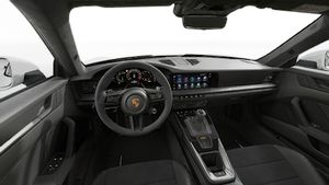 Vista interior, mostrando o volante e o painel de instrumentos de 911 GT3