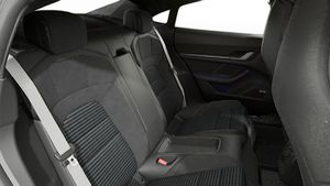 Vista interior do Taycan 4S Black Edition