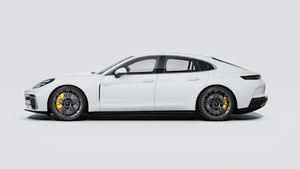 Vista exterior do Panamera Turbo S E-Hybrid, lateral esquerda
