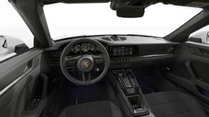 Vista interior que muestra el volante y el salpicadero de 911 Carrera 4 GTS Cabriolet