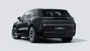 Vista exterior de Cayenne Turbo Electric mostrando la parte trasera y el lado izquierdo del coche