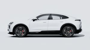 Vista exterior de Cayenne Turbo Coupé Electric mostrando el lado izquierdo del coche