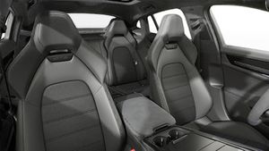 Vista interior de los asientos delanteros del Panamera GTS