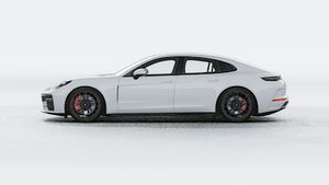 Vista exterior de Panamera GTS mostrando el lado izquierdo del coche