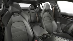 Vista interior de los asientos delanteros del Panamera Turbo E-Hybrid