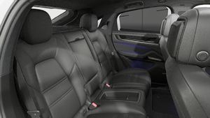 منظر داخلي لسيارة Cayenne Coupé Black Edition