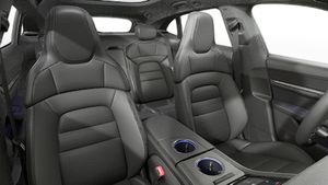 Interior view showing the front seats of Taycan 4 Cross Turismo