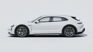 Exterior view of Taycan Turbo Cross Turismo showing the left side of the car