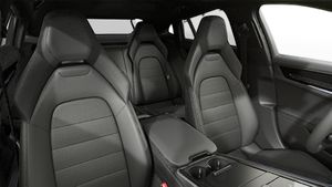 Interior view showing the front seats of Panamera 4 E-Hybrid