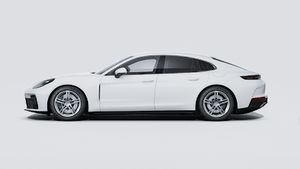 Exterior view of Panamera 4 E-Hybrid showing the left side of the car