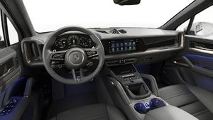 Vue de l'intérieur montrant le volant et le tableau de bord d'un véhicule de transport de marchandises. Cayenne Turbo E-Hybrid