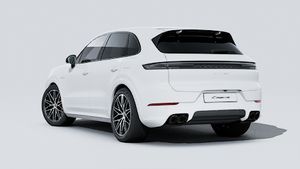 Vue extérieure de Cayenne S E-Hybrid Black Edition montrant l'arrière et le côté gauche de la voiture