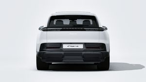 Vue extérieure de Cayenne Electric montrant l'arrière de la voiture