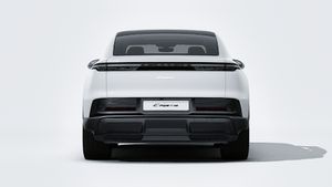 Vue extérieure de Cayenne Coupé Electric montrant l'arrière de la voiture