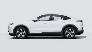 Vue extérieure de Cayenne S Coupé Electric montrant le côté gauche de la voiture