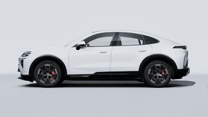 Vue extérieure de Cayenne Turbo Coupé Electric montrant le côté gauche de la voiture