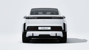 Vue extérieure de Cayenne Turbo Coupé Electric montrant l'arrière de la voiture