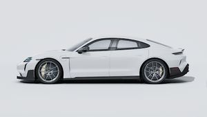 Vue extérieure de Taycan Turbo GT montrant le côté gauche de la voiture