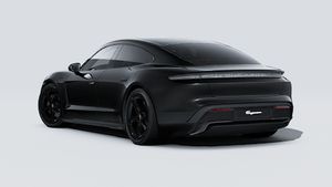 Vue extérieure de Taycan 4 Black Edition montrant l'arrière et le côté gauche de la voiture