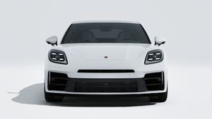 Vue extérieure de Panamera 4 montrant l'avant de la voiture