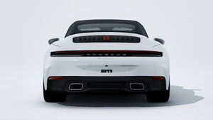 Vedere exterioară a 911 Carrera Cabriolet care arată partea din spate a mașinii