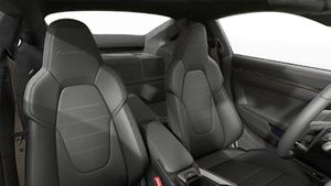 Vedere din interior care prezintă scaunele din față ale 911 Turbo S