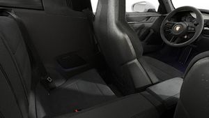 Vedere din interior a scaunelor din spate ale 911 Targa 4 GTS