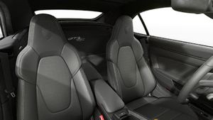 Vedere din interior care prezintă scaunele din față ale 911 GT3 S/C