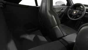 Vedere din interior a scaunelor din spate ale 911 GT3 S/C