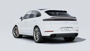 Vedere exterioară a Cayenne Turbo E-Hybrid Coupé care prezintă spatele și partea stângă a mașinii