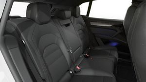 Vedere interioară a Cayenne Electric